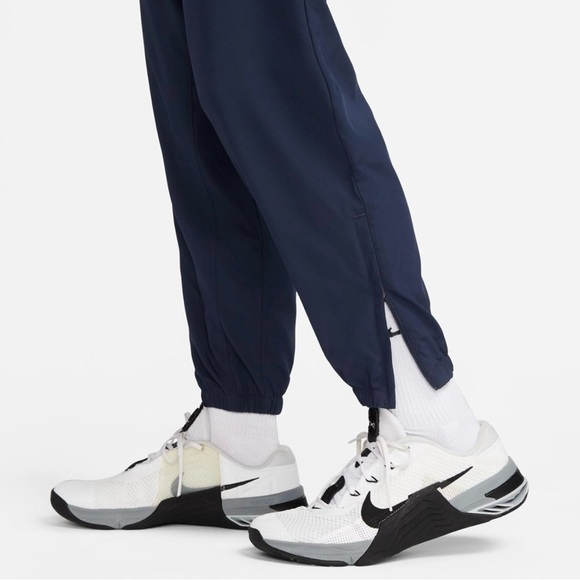 Nike Form Men’s Dri-Fit Tapered Versatile Pants - Picture 5 of 10